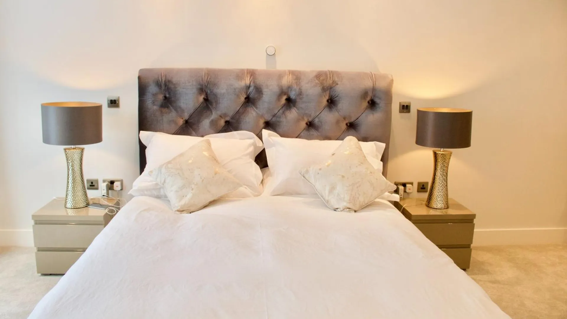 Luxurious Central Edinburgh Apartment - Sleeps 6