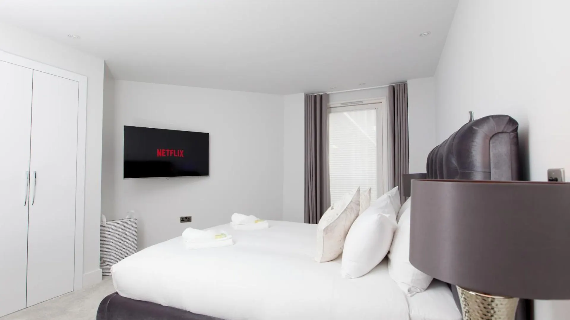 Luxurious Central Edinburgh Apartment - Sleeps 6