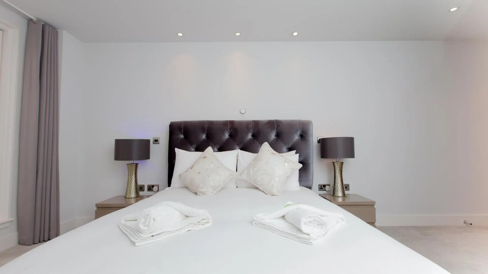 Luxurious Central Edinburgh Apartment - Sleeps 6 0*,