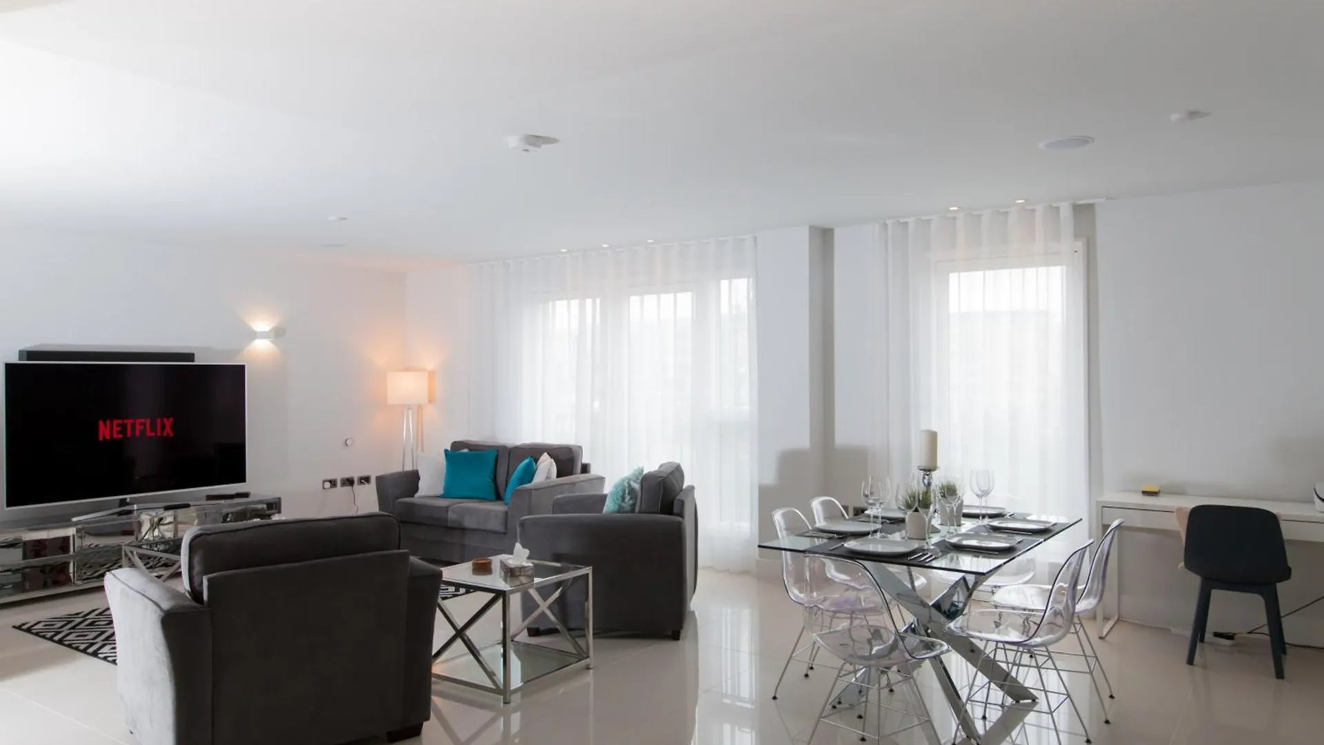 Luxurious Central Edinburgh Apartment - Sleeps 6 0*,