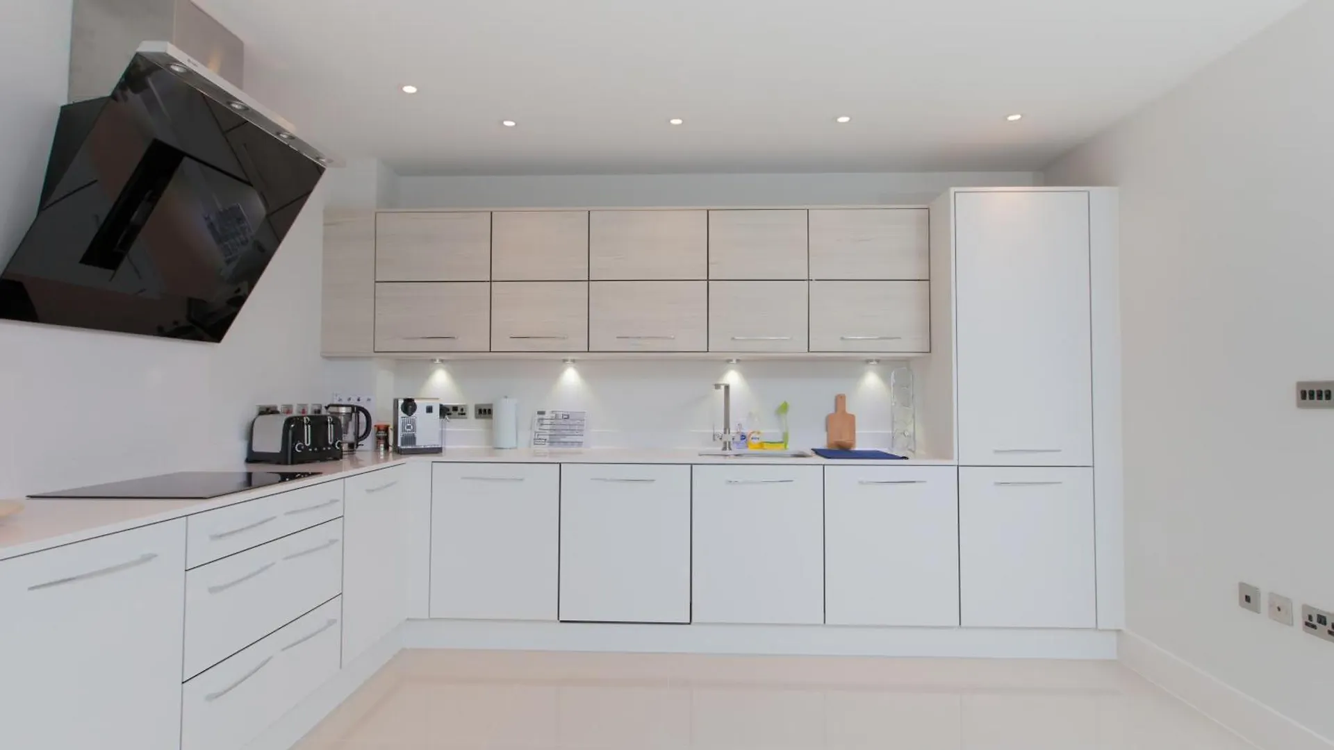 Luxurious Central Edinburgh Apartment - Sleeps 6