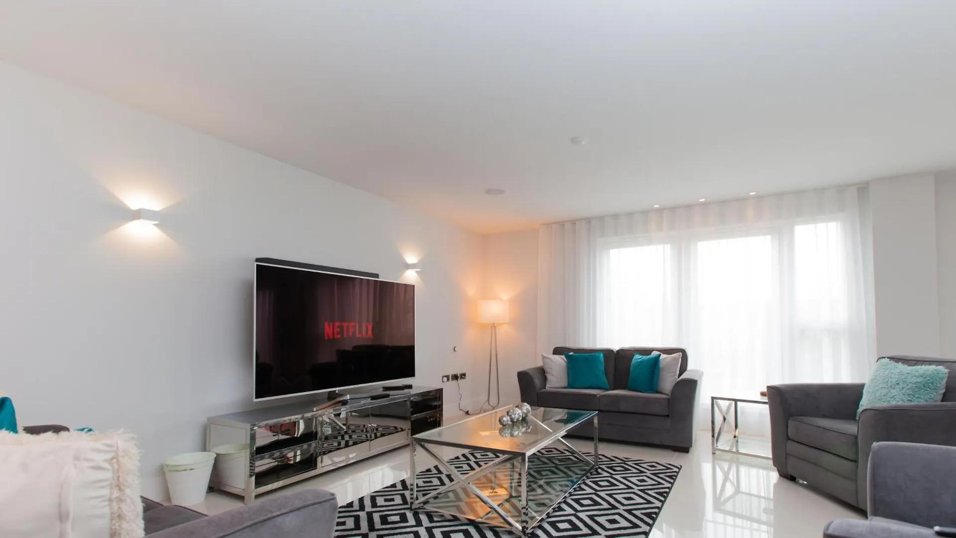 Kontakte von Luxurious Central Edinburgh Apartment - Sleeps 6