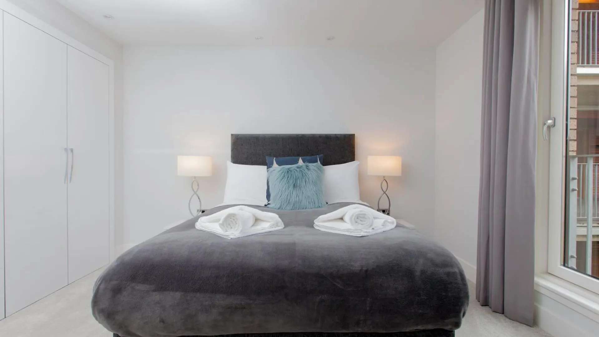 Luxurious Central Edinburgh Apartment - Sleeps 6