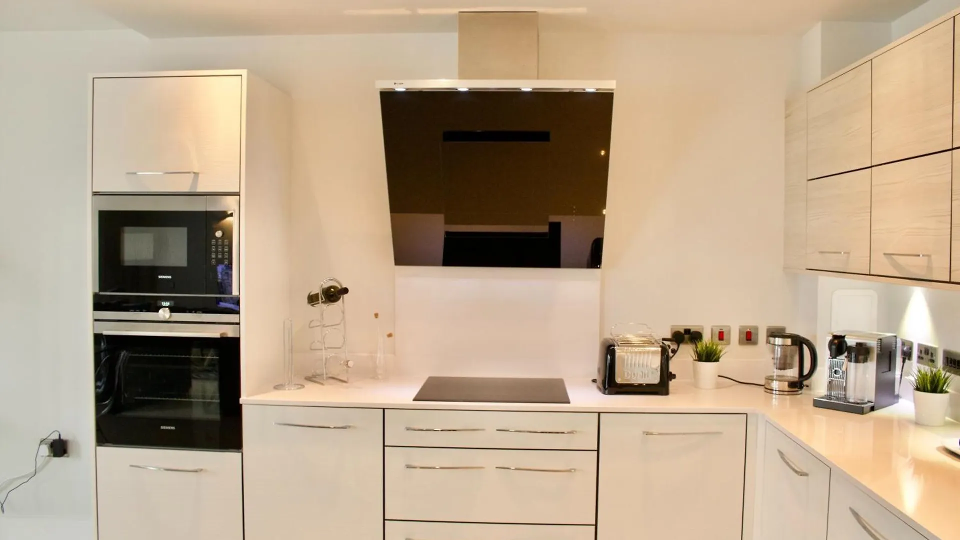 Luxurious Central Edinburgh Apartment - Sleeps 6