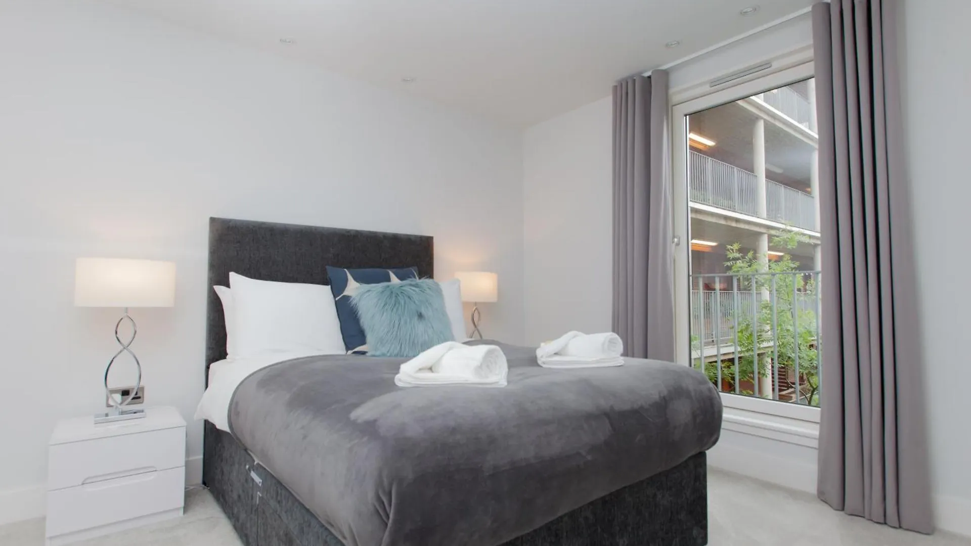 Luxurious Central Edinburgh Apartment - Sleeps 6