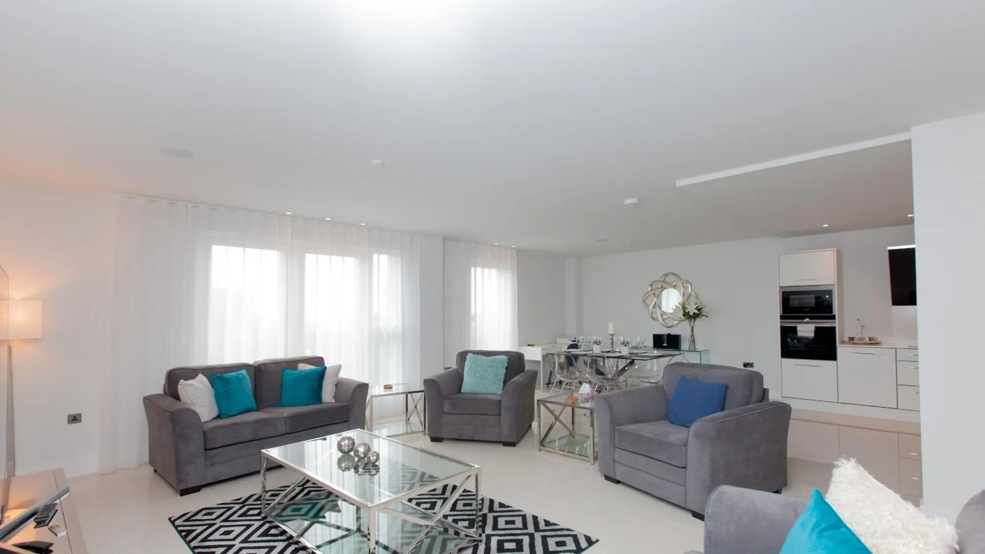 Luxurious Central Edinburgh Apartment - Sleeps 6