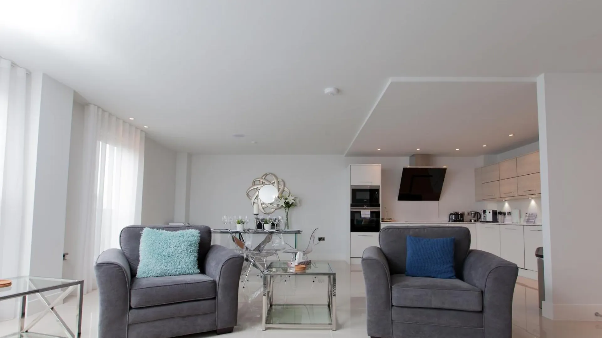 Luxurious Central Edinburgh Apartment - Sleeps 6