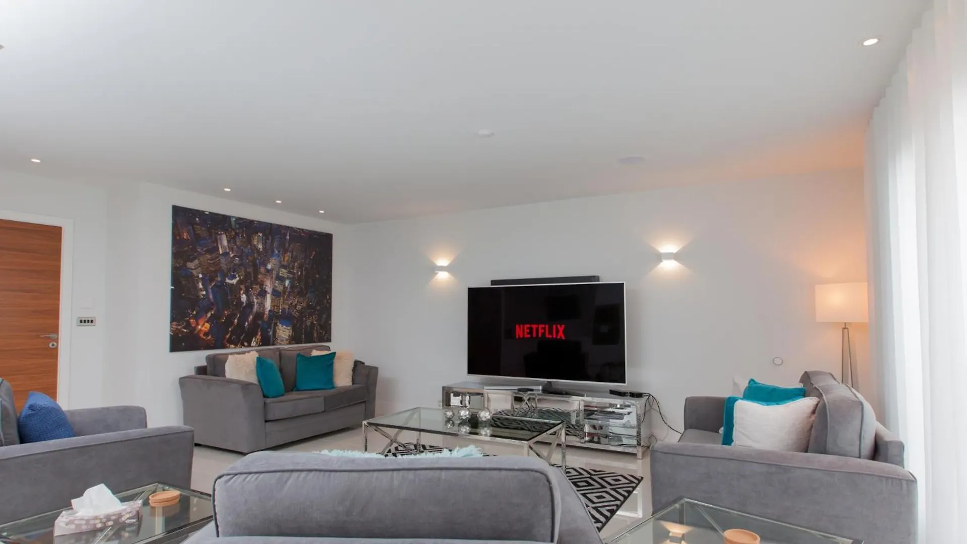 Luxurious Central Edinburgh Apartment - Sleeps 6