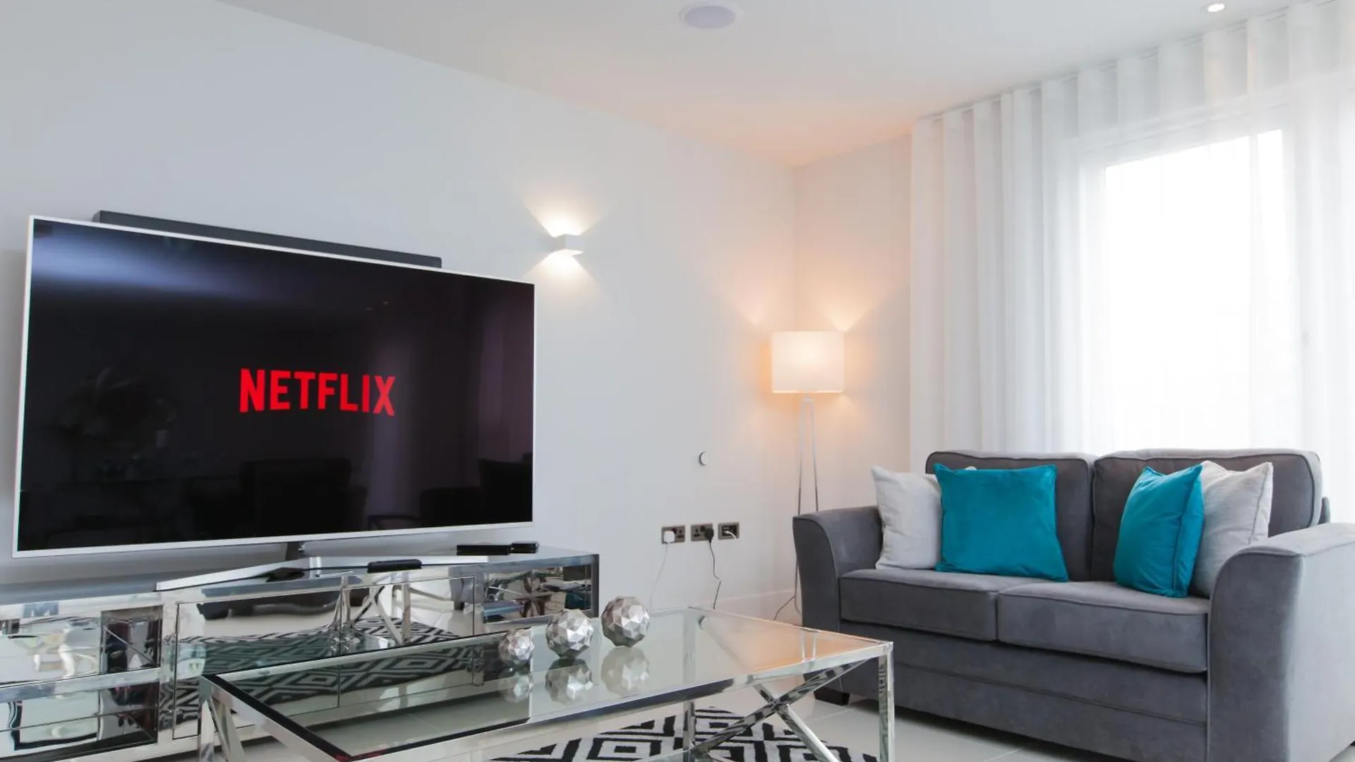 Luxurious Central Edinburgh Apartment - Sleeps 6